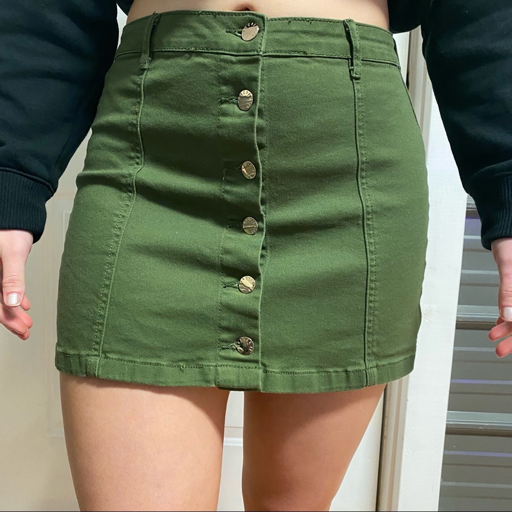 Forever 21 button front olive green skirt - size 27